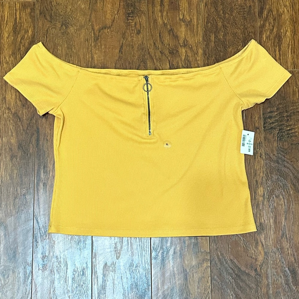 bright yellow crop top!